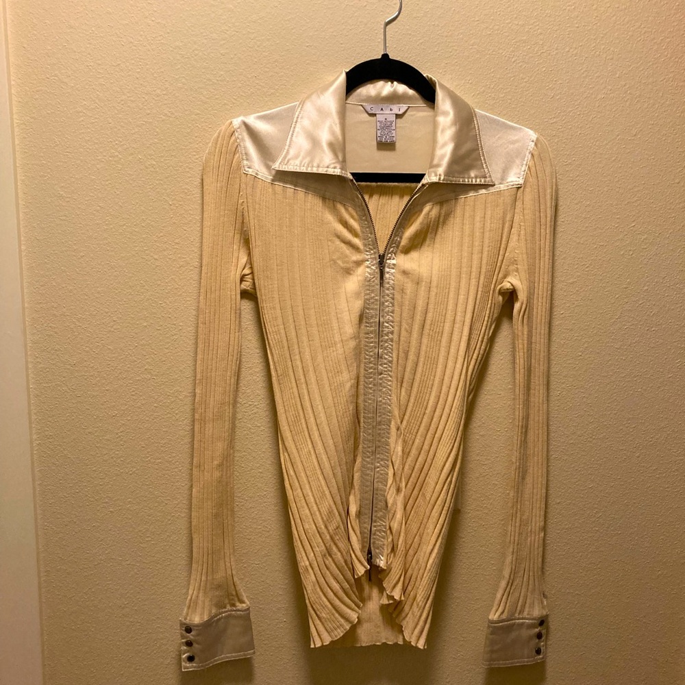 Cabi Ivory knit long sleeved Top with Satin trim